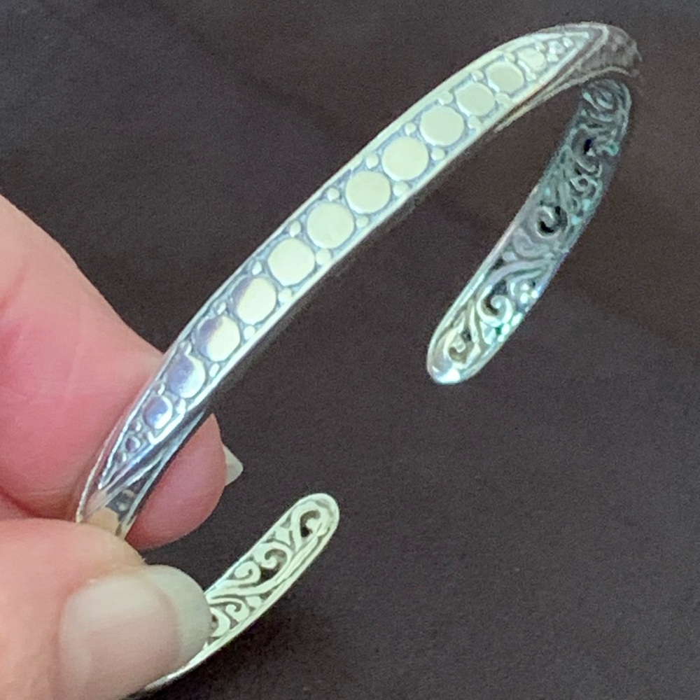 Sarda Sterling Silver Cuff Bracelet with Flattened Jawon and Hammered Motif
